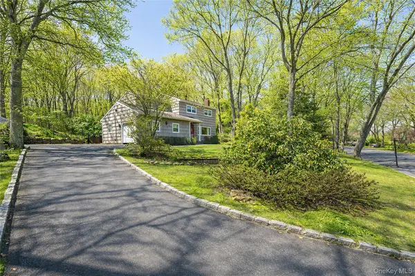 107 Red Oak Court, Port Jefferson, NY 11777