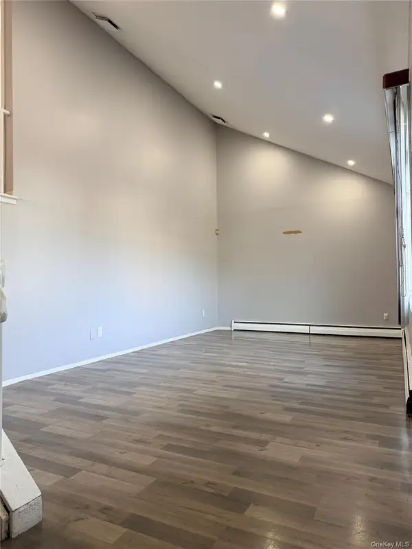 253 W 15th Street, Deer Park, NY 11729