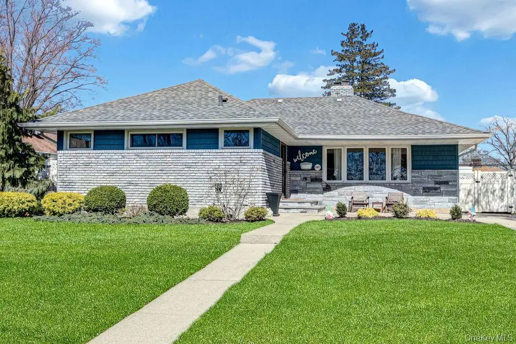 545 Mohawk E, West Hempstead, NY 11552 - #1