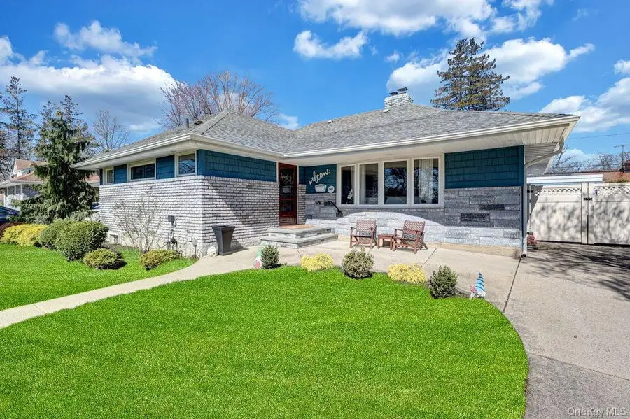 545 Mohawk E, West Hempstead, NY 11552 - #3