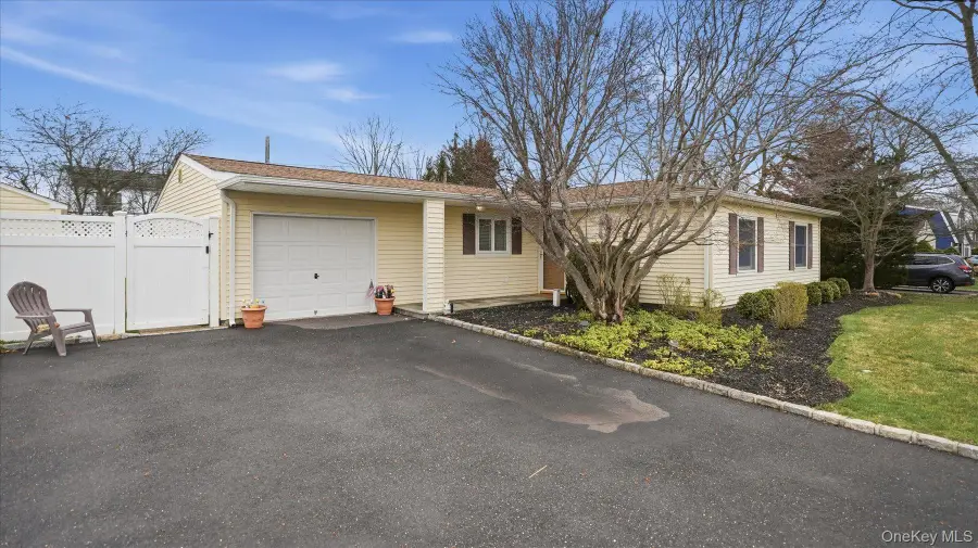 19 All Points Terrace, Holbrook, NY 11741 - #2