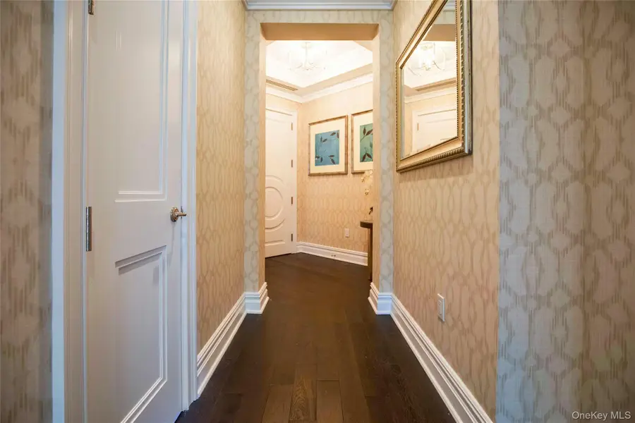 5000 Royal Court #5014, North Hills, NY 11040 - #3