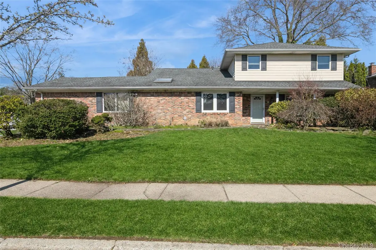 3 Clemson Lane, Woodbury, NY 11797 - #1