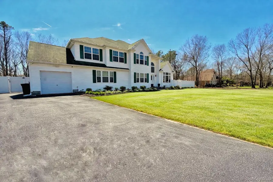 180 Country Road, Medford, NY 11763 - #2