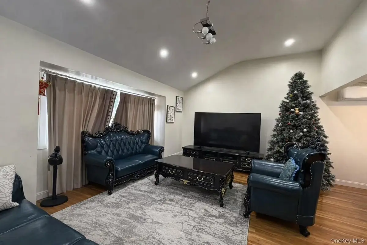 126 Radcliffe Road, Plainview, NY 11803 - #1