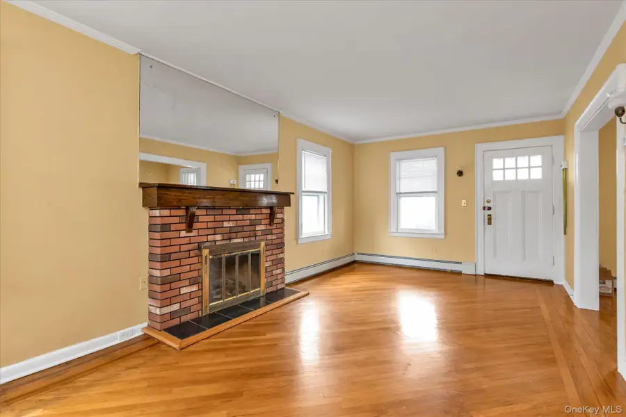 154 Rocklyn Avenue, Lynbrook, NY 11563 - #2