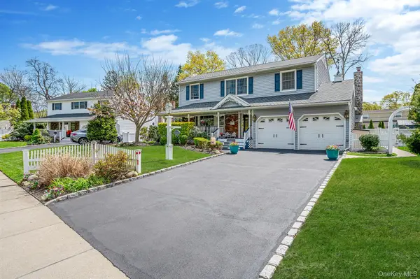 8 Whisper Lane, Smithtown, NY 11787