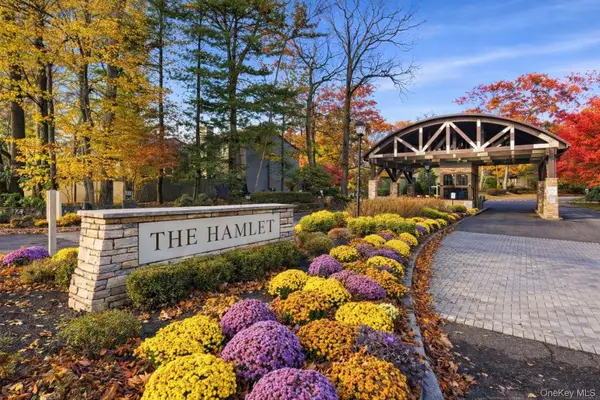 129 Golf View Drive #129, Jericho, NY 11753