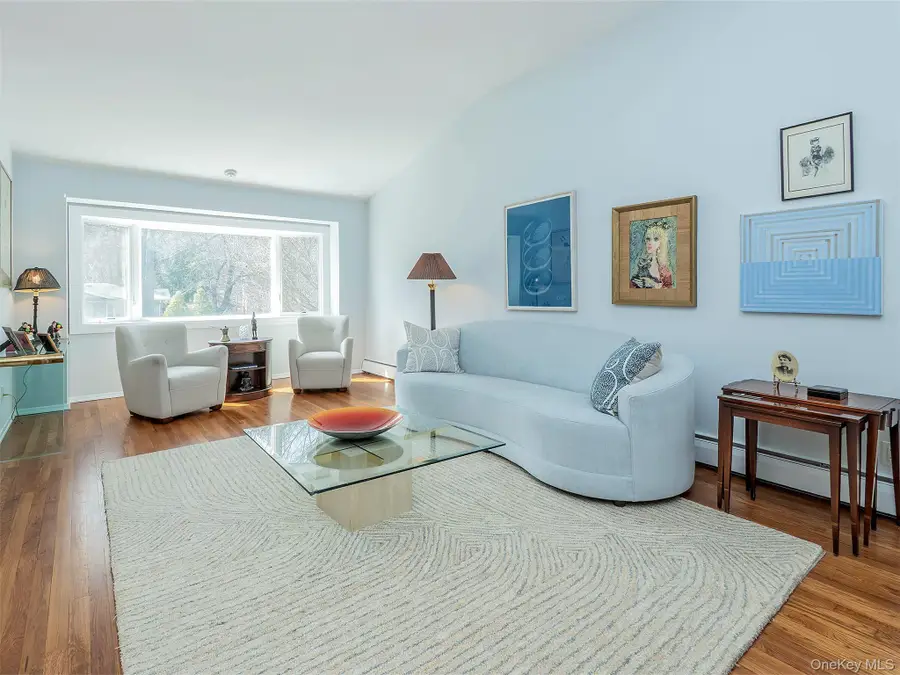 1 Deusenberg Drive, East Norwich, NY 11732 - #3