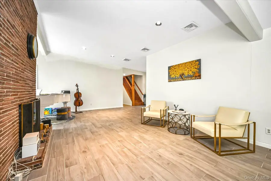 5 Fieldstone Lane, Great Neck, NY 11020 - #2