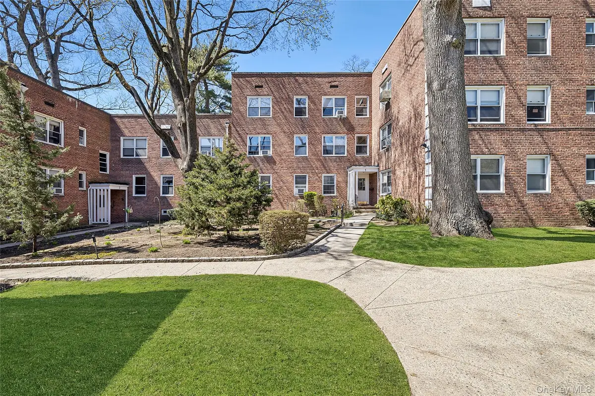 1 Edwards Street #3C, Roslyn Heights, NY 11577 - #1