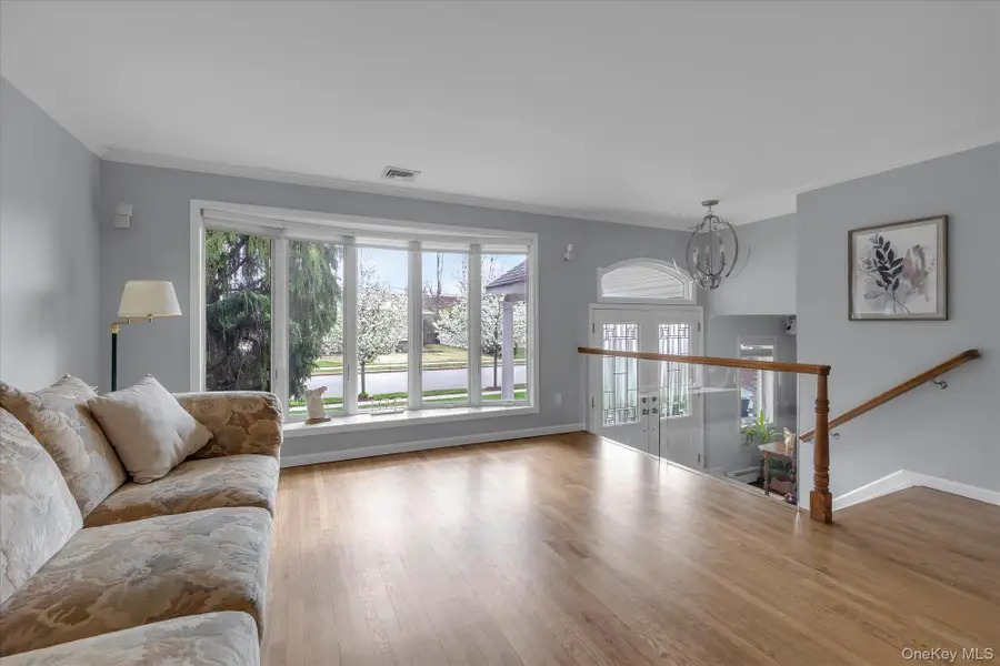 340 Woodbridge Lane, Jericho, NY 11753 - #3