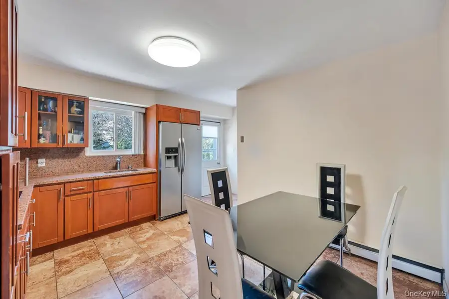 54 Felicia Court, Plainview, NY 11803 - #3