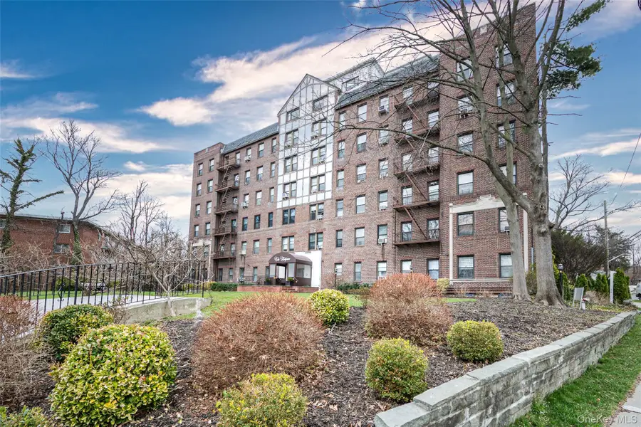 37 Brompton Road #1F, Great Neck, NY 11021 - #2