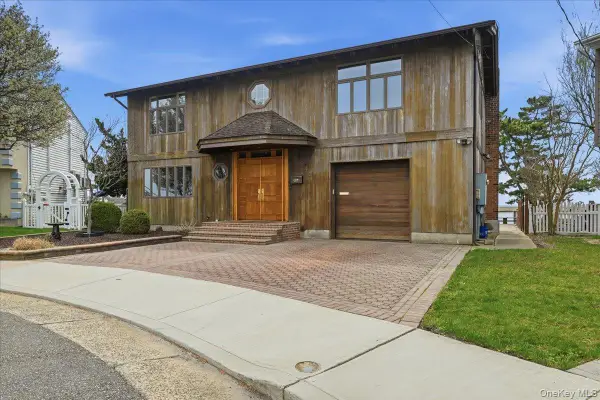 648 Nassau Avenue, Freeport, NY 11520