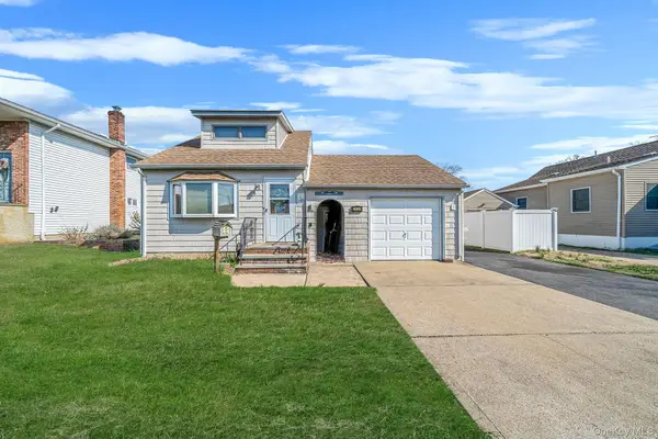 3659 Ionia Street, Seaford, NY 11783