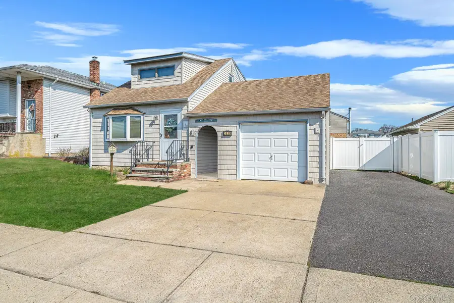 3659 Ionia Street, Seaford, NY 11783 - #2