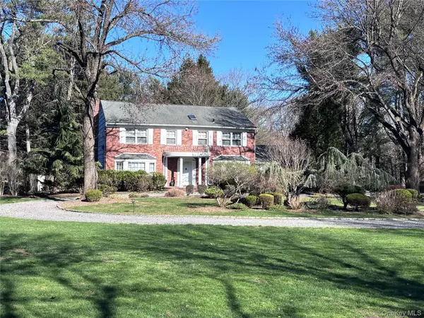 18 Quaker Ridge Drive, Brookville, NY 11545