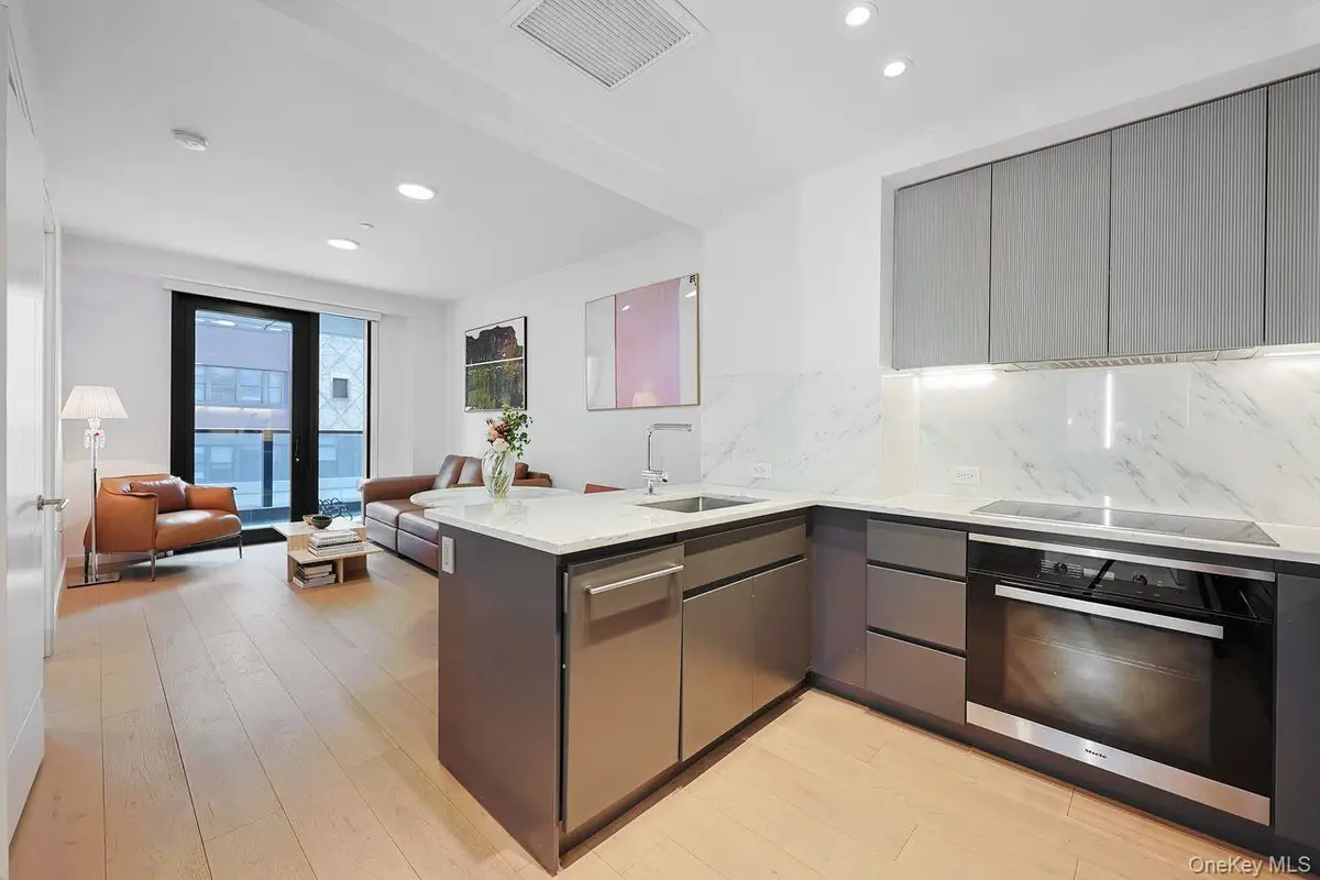 300 W 30th Street #10D, Manhattan, NY 10001 - #1