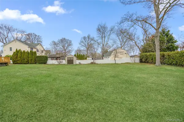 Sixth Avenue, Saint James, NY 11780