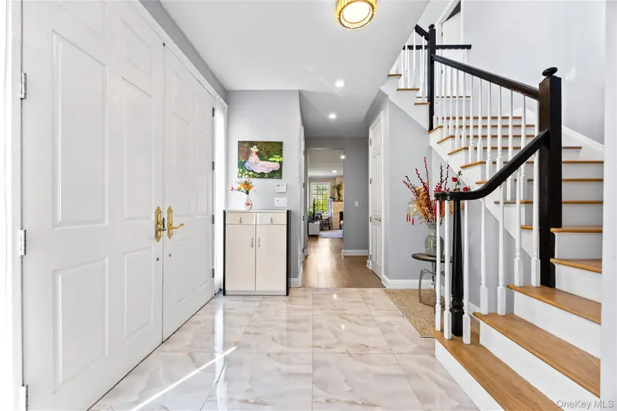 16 Mackay Way, Roslyn, NY 11576 - #3