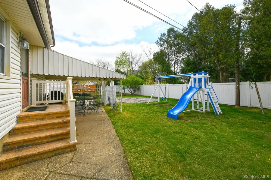 25 Lincoln Road N, Plainview, NY 11803 - #3