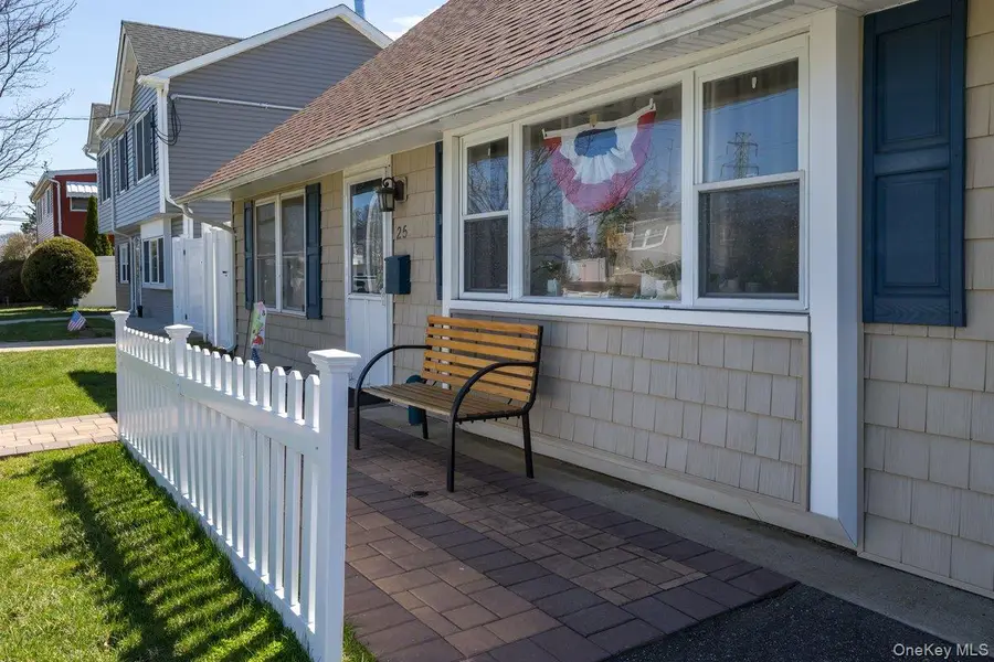 25 Park Lane, Bethpage, NY 11714 - #3