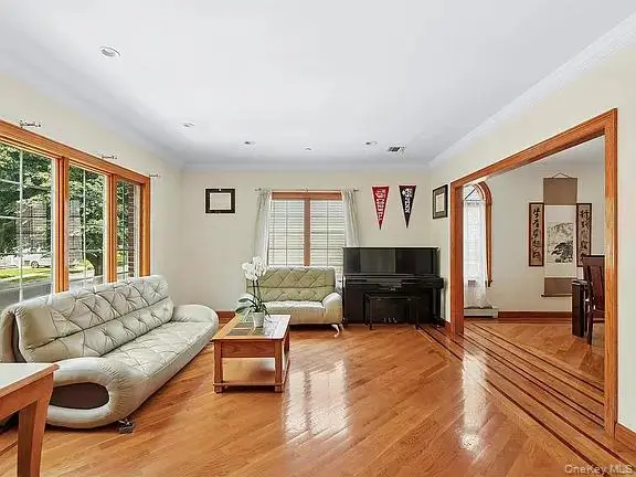 246-12 Cambria, Little Neck, NY 11362 - #2