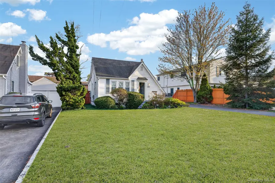 266 Neptune Avenue, West Babylon, NY 11704 - #2