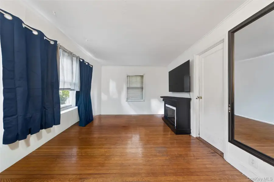 266 Neptune Avenue, West Babylon, NY 11704 - #3