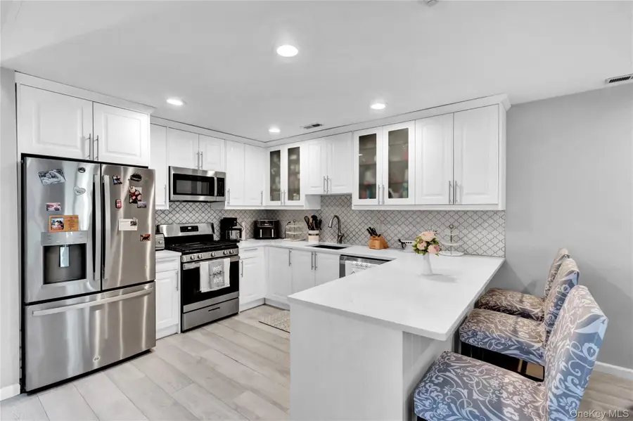 39 Quail Court, Manorville, NY 11949 - #3