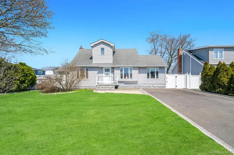 398 33rd Street, Lindenhurst, NY 11757 - #2