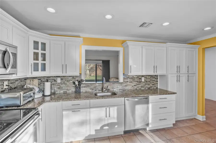 117 Scarlett Drive, Commack, NY 11725 - #3