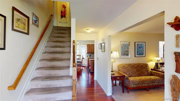 17 Shaker Court, New Windsor, NY 12553