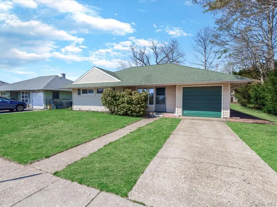 11 Hewitt Street, Hicksville, NY 11801 - #2