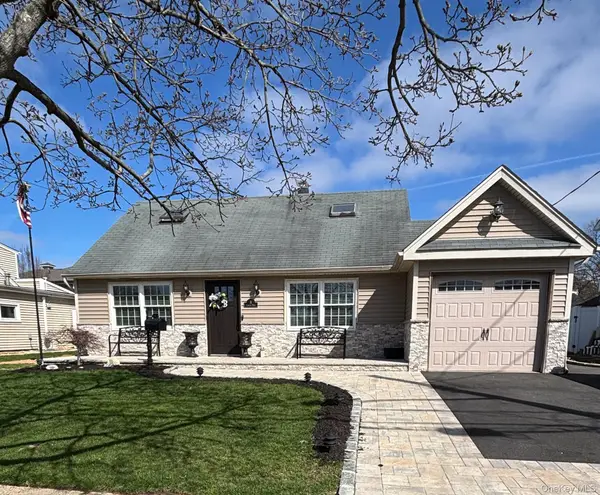 8 Carlton Drive, Massapequa, NY 11758