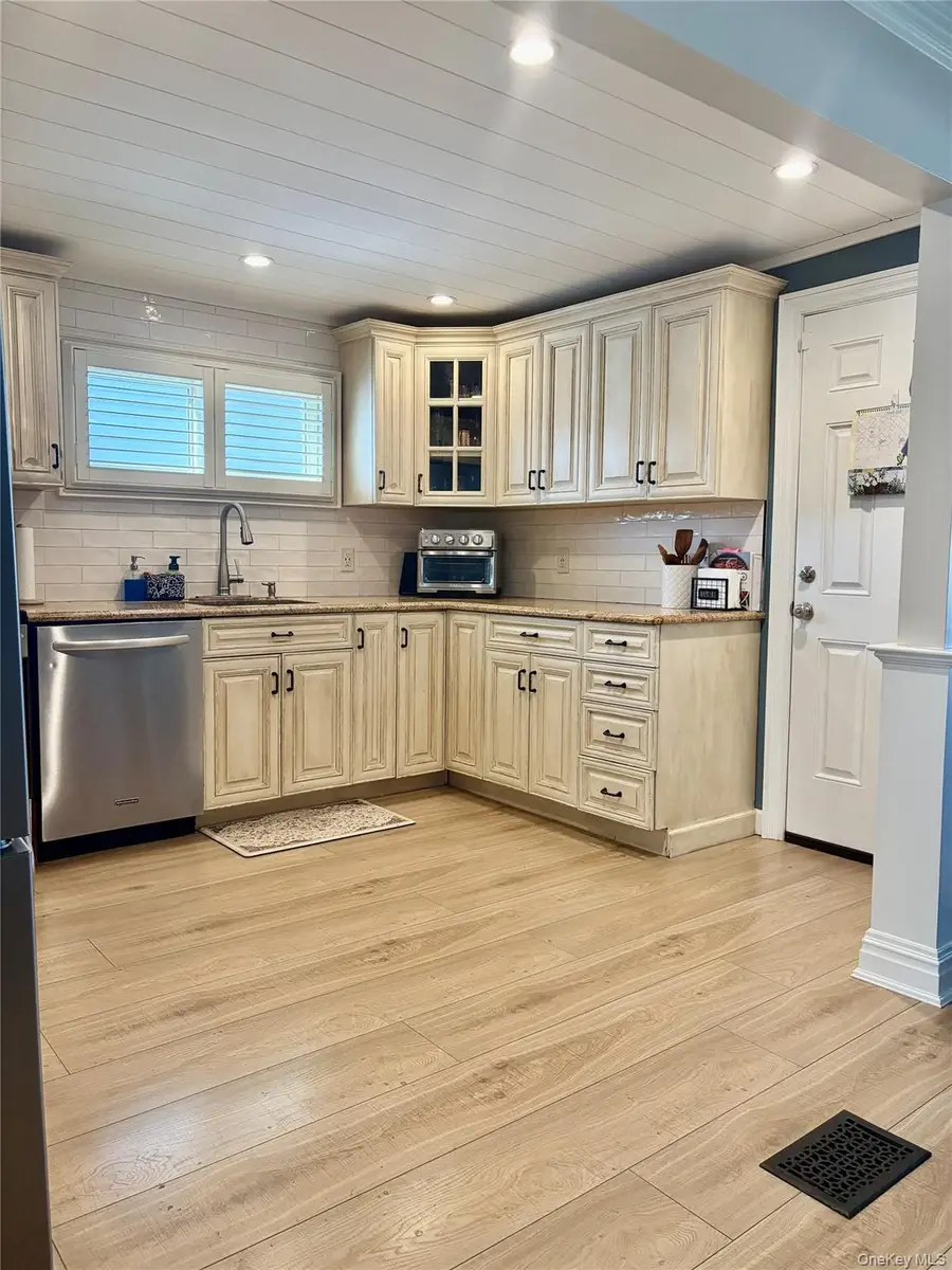 8 Carlton Drive, Massapequa, NY 11758 - #2