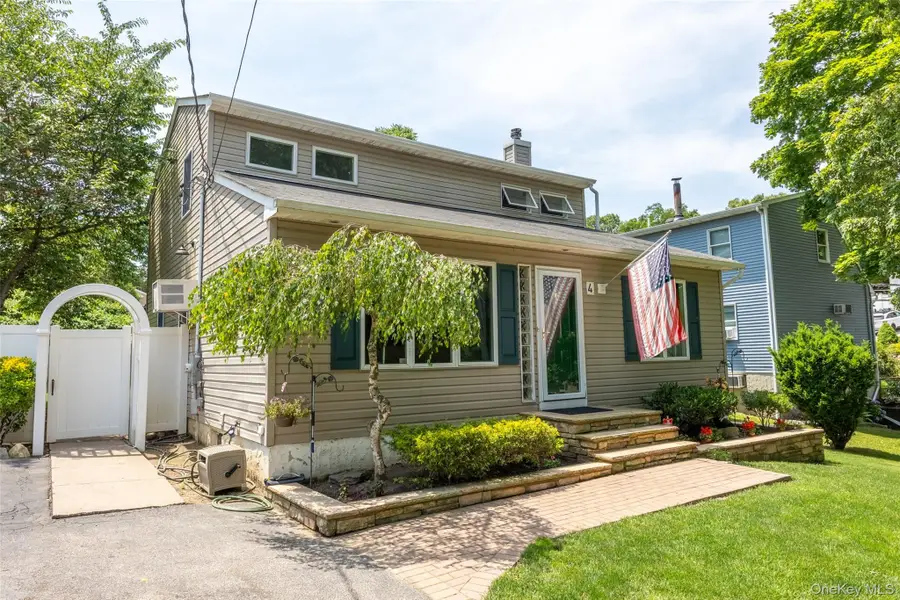 4 Awixa Place, Selden, NY 11784 - #2