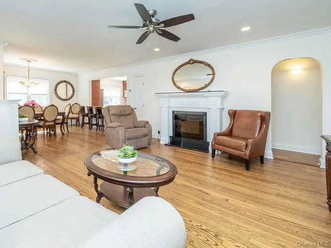 1 Roosevelt Street, Glen Cove, NY 11542 - #3