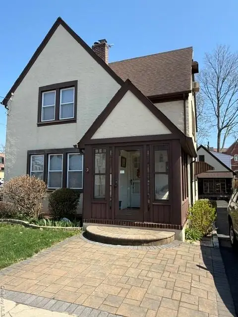 25 Iris Avenue, Floral Park, NY 11001 - #1