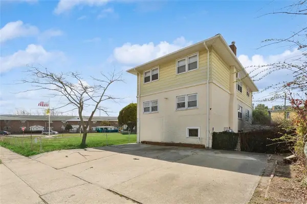 31 Julian Place, Island Park, NY 11558