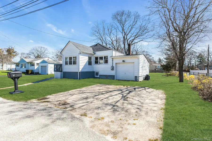 37 Saint Nicholas Avenue, Lake Grove, NY 11755 - #3