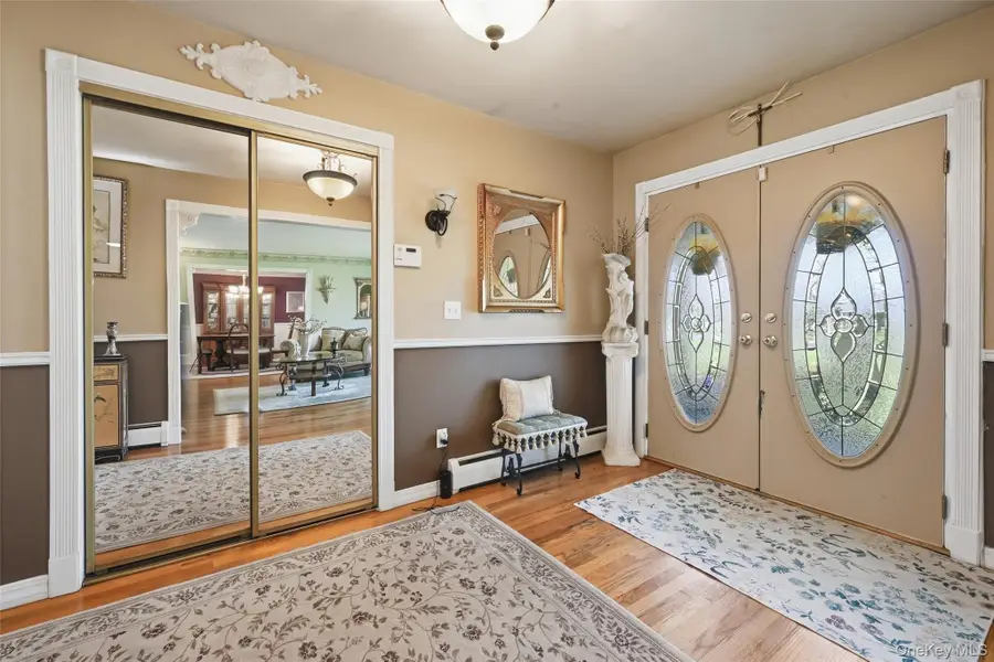 8 Penn Drive, Dix Hills, NY 11746 - #3