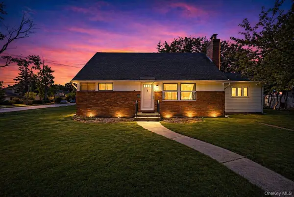 404 Foxdale Avenue, Oceanside, NY 11572