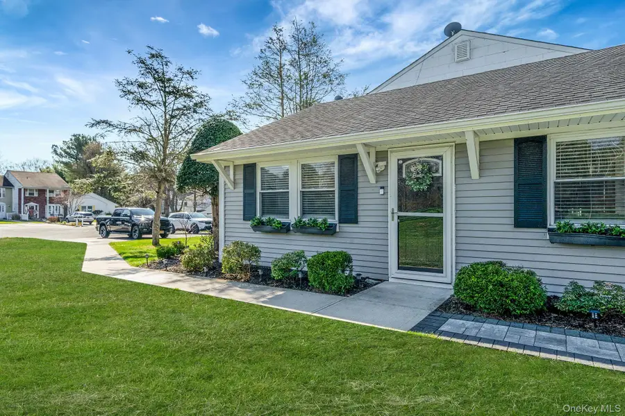 10 Gettysburg Court, Coram, NY 11727 - #2