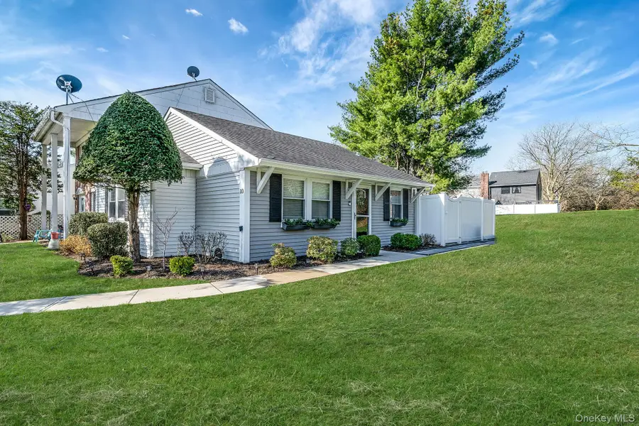 10 Gettysburg Court, Coram, NY 11727 - #3