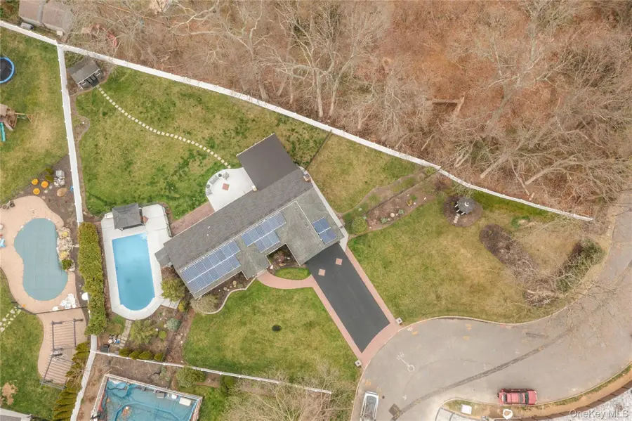 10 Denise Drive, North Babylon, NY 11703 - #3