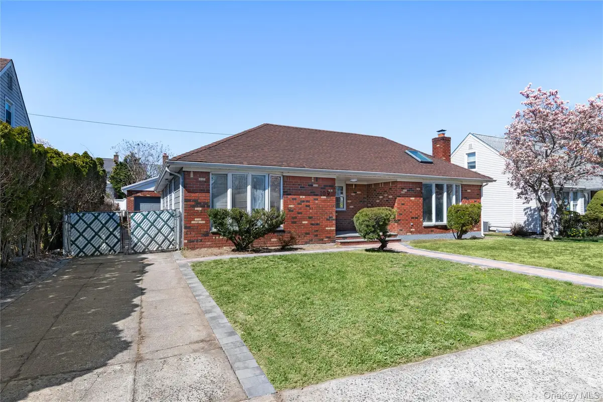 109 Evans Street, New Hyde Park, NY 11040 - #1