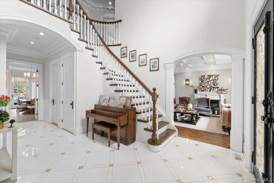 1 Devonshire Lane, Great Neck, NY 11023 - #3