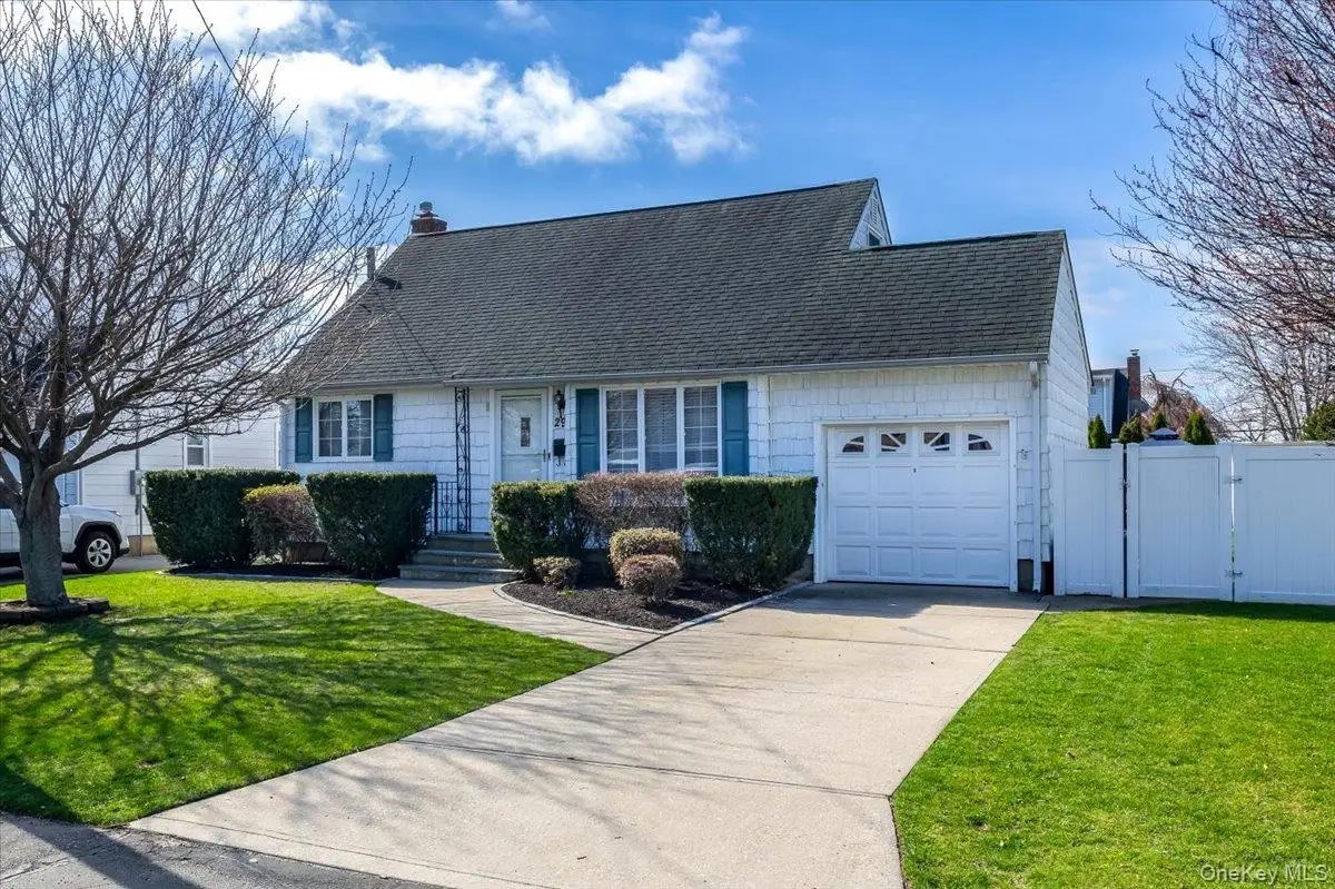 299 37 Street, Lindenhurst, NY 11757 - #1